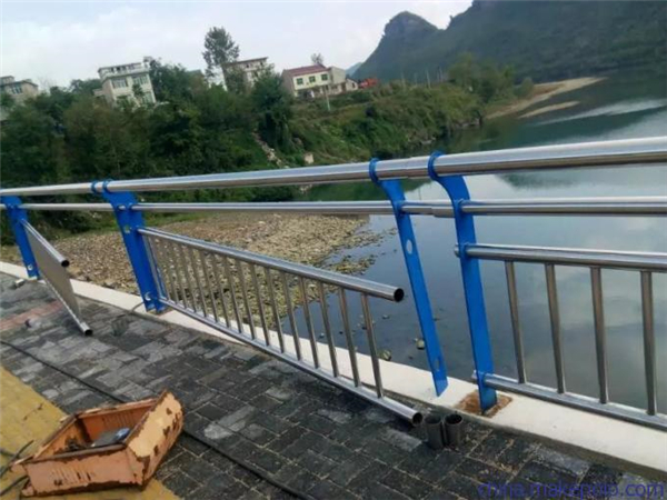 内江不锈钢复合管护栏是一种卓越的防护材料