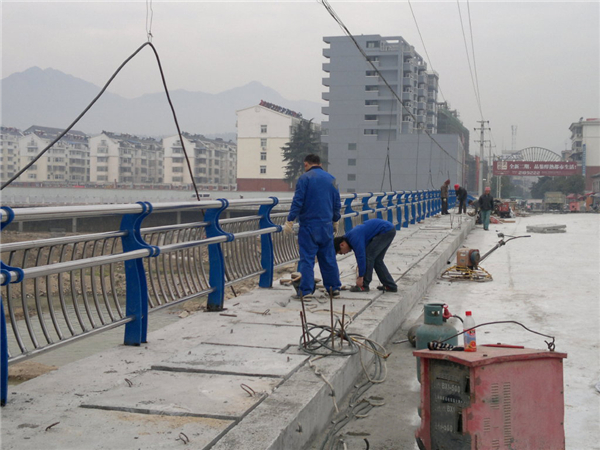 内江不锈钢复合管护栏常见问题及解决方案